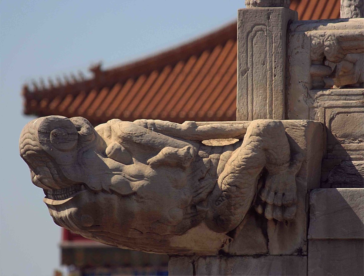 Stone dragon decoration on one of the buildings