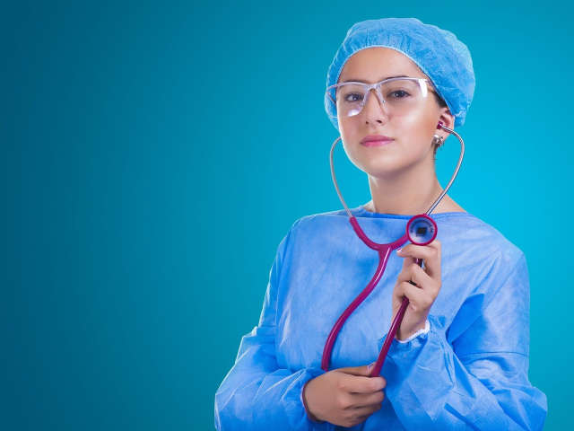 How Do Front Desk Management Services Improve Laboratory Revenue?