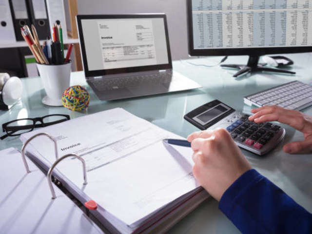 How Can Accounting Software Help UAE Businesses Reduce Manual Work?