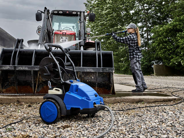 Why Diesel Pressure Washers Suit Demanding Commercial Cleaning Jobs