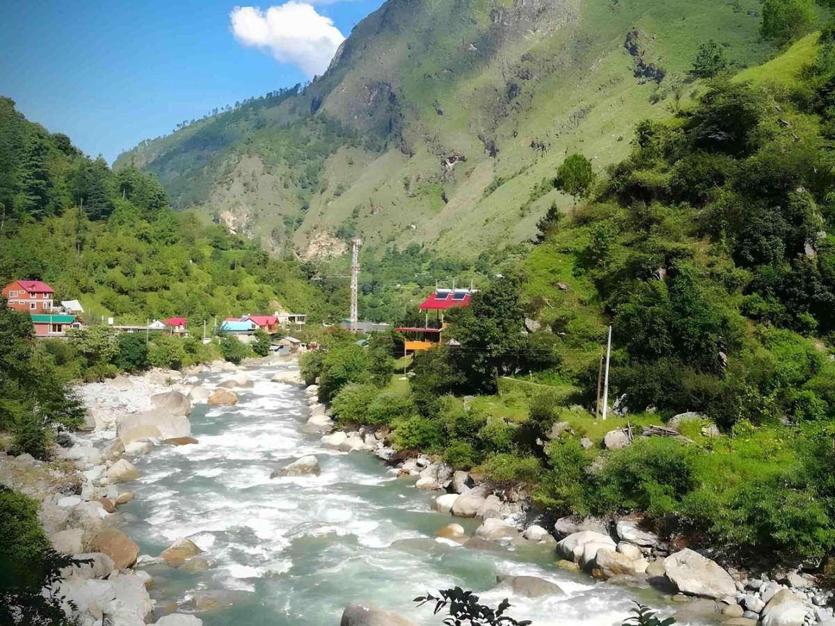 Into the Wild: A Weekend Road Trip from Delhi to Jibhi and Tirthan Valley