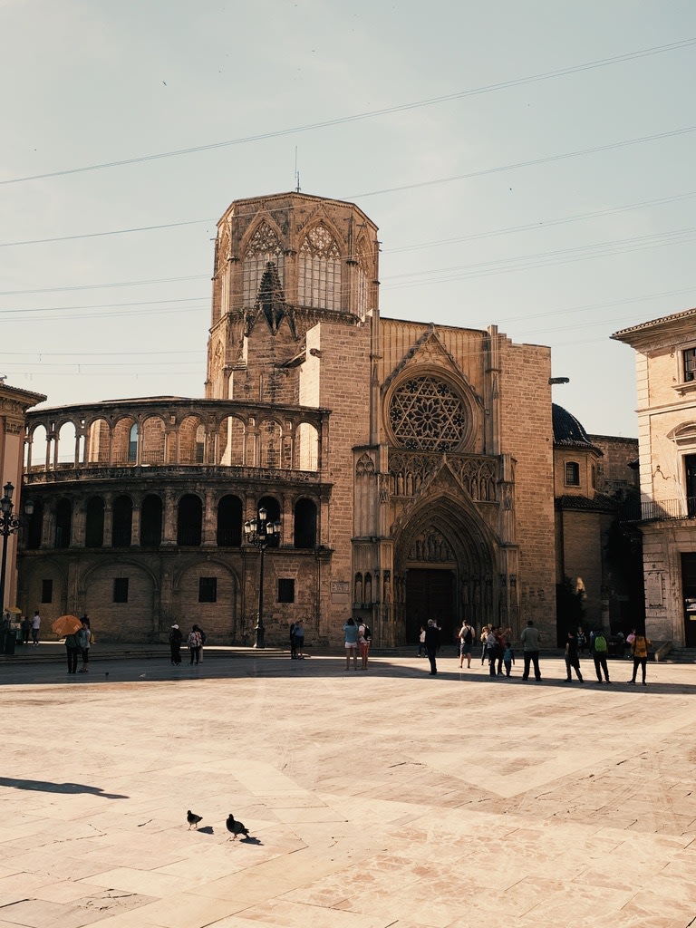 Hero Traveler Valencia Plaza De La Virgen