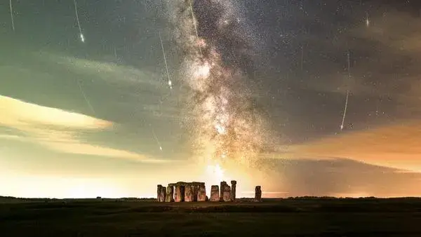 Perseid Meteor Shower Illuminates Stonehenge in Stunning Astrophotography