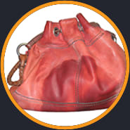Treat and remove oily spots, restoring the leather bag's natural texture and appearance. Treat and remove oily spots, restoring the leather bag's natural texture and appearance.