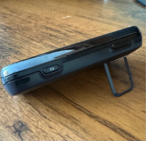 Nokia N86 8MP - Kickstand