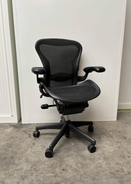 HermanMiller金属脚付き Amazon.co.jp: 【正規品】 Herman Miller (ハーマンミラー) アーロン