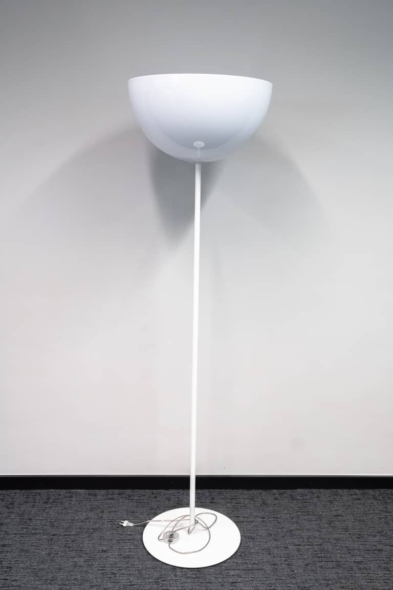 Lampe blanche sur pied Chapeau product image 1