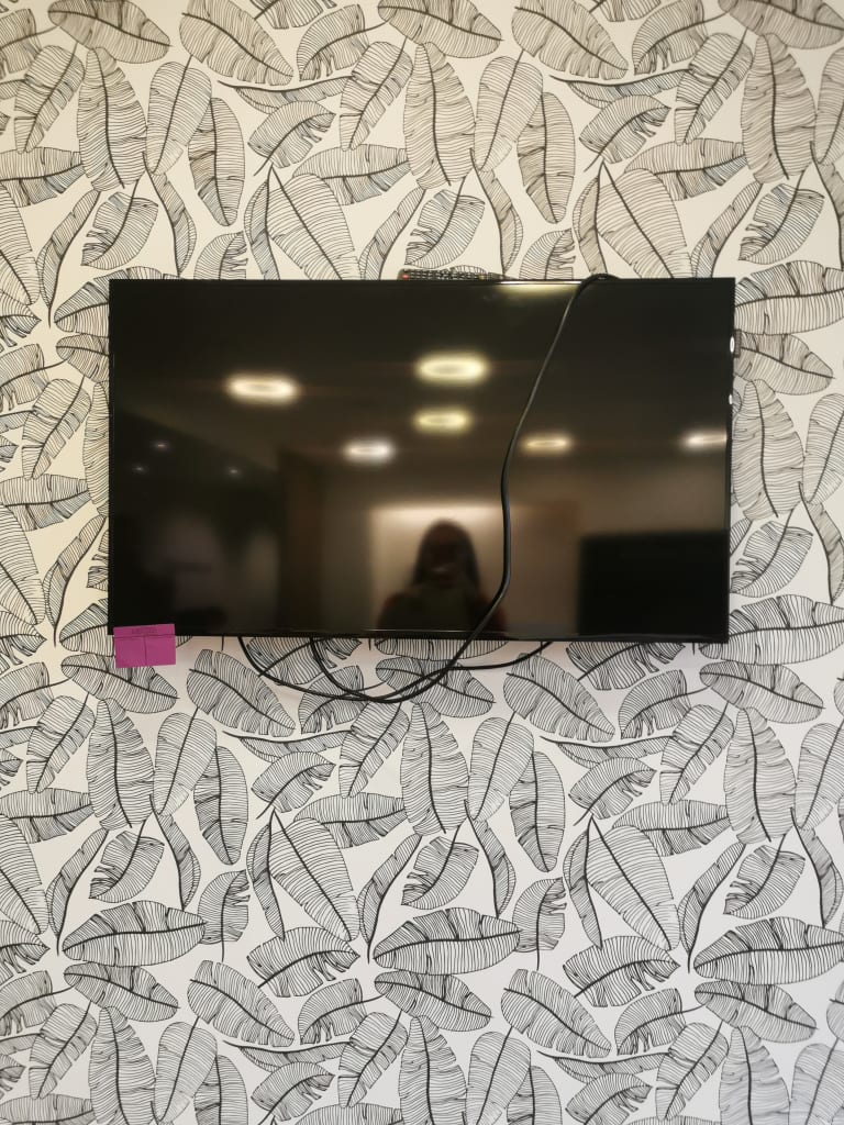 40'' Samsung TV DB40D product image 1