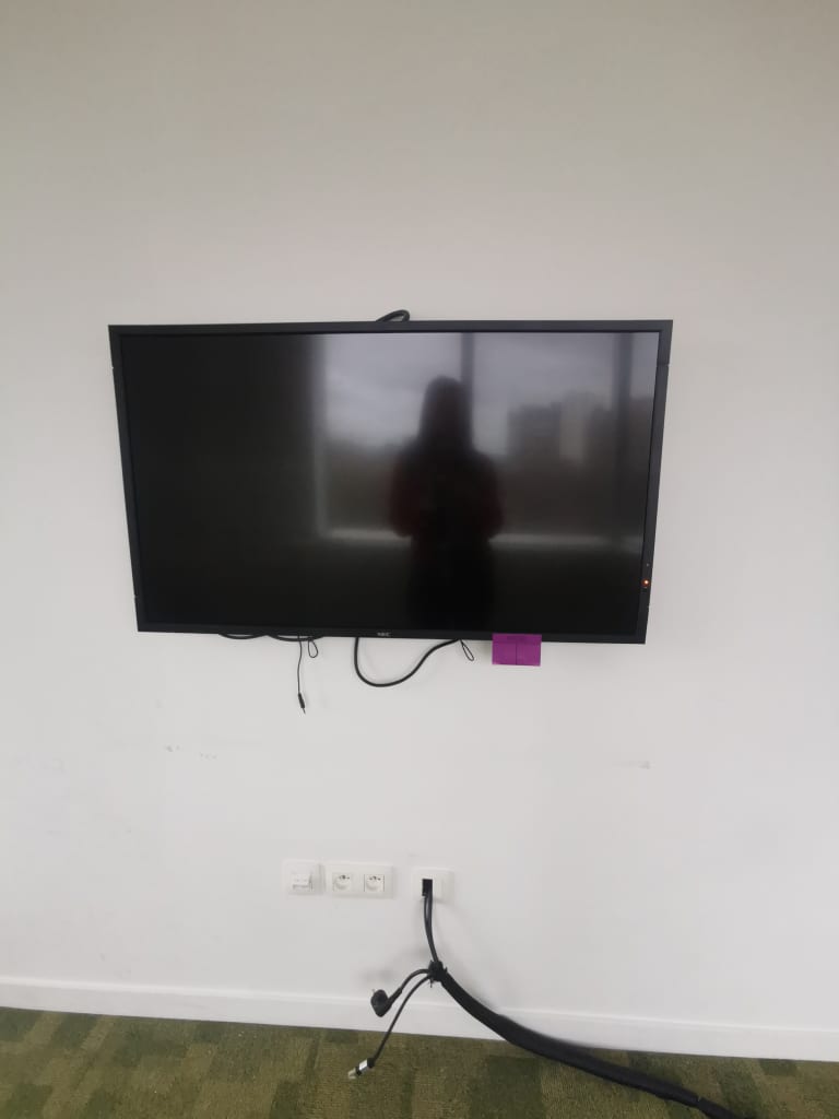 NEC MultiSync® V423 black TV product image 1