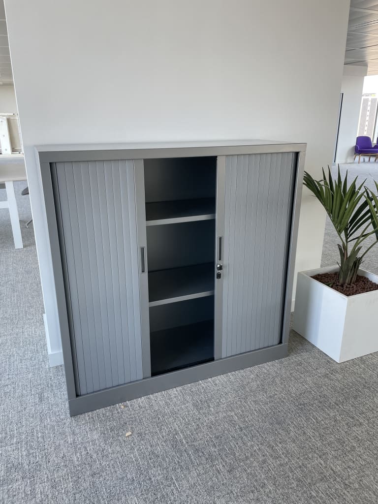 Petite armoire grise 120cm product image 1