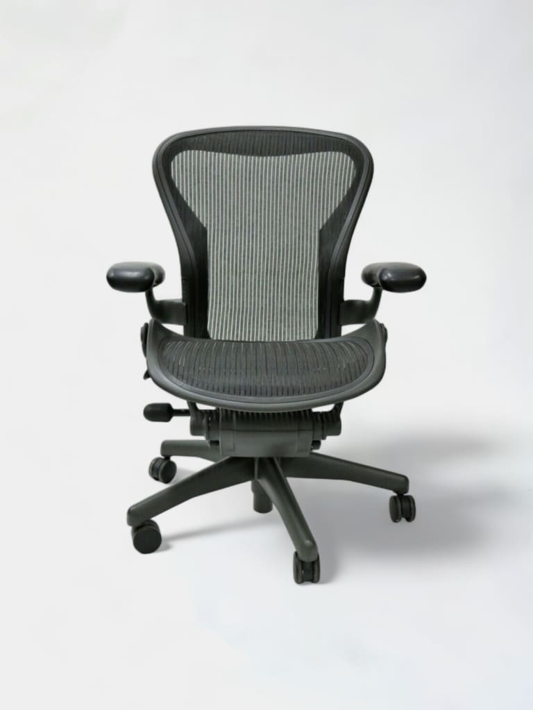 Herman Miller Aeron Classic Basic Graphite black mesh office chair size B product image 1
