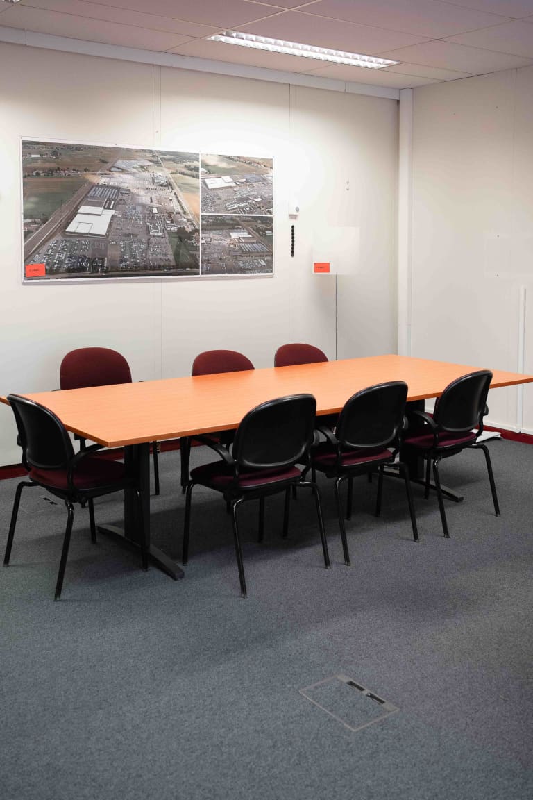 Grande table de réunion en bois orange avec pieds T gris foncé 280cm product image 1