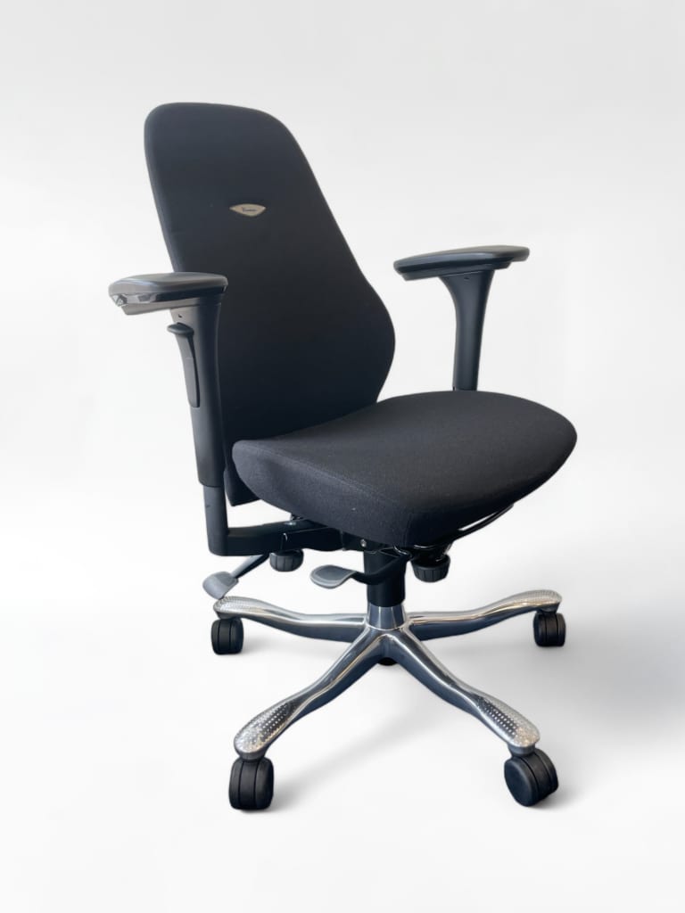 Kinnarps zwarte stoffen bureaustoel met armleuningen product image 1