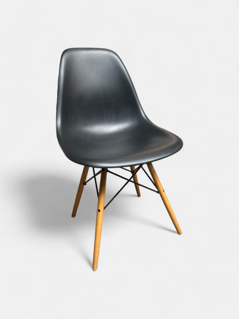 Vitra Charles & Ray Eames Pieds en bois et plastique noir avec rayures product image 1