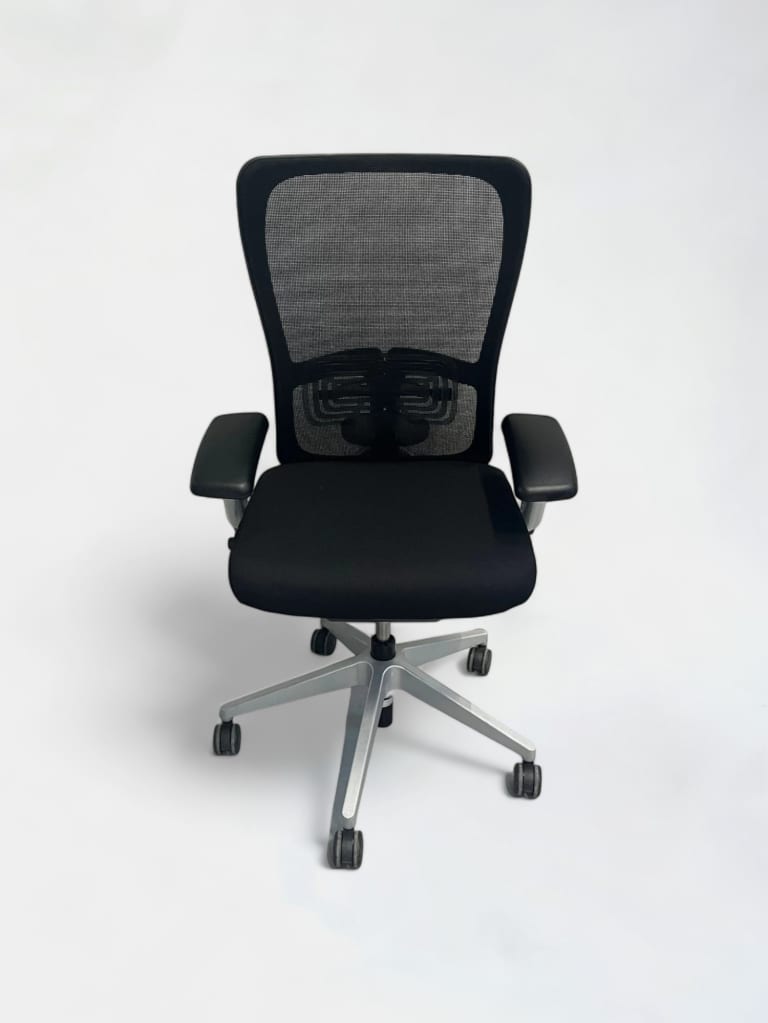 Haworth Zody Chaise de bureau à roulettes réglable en noir avec dossier en maille product image 1