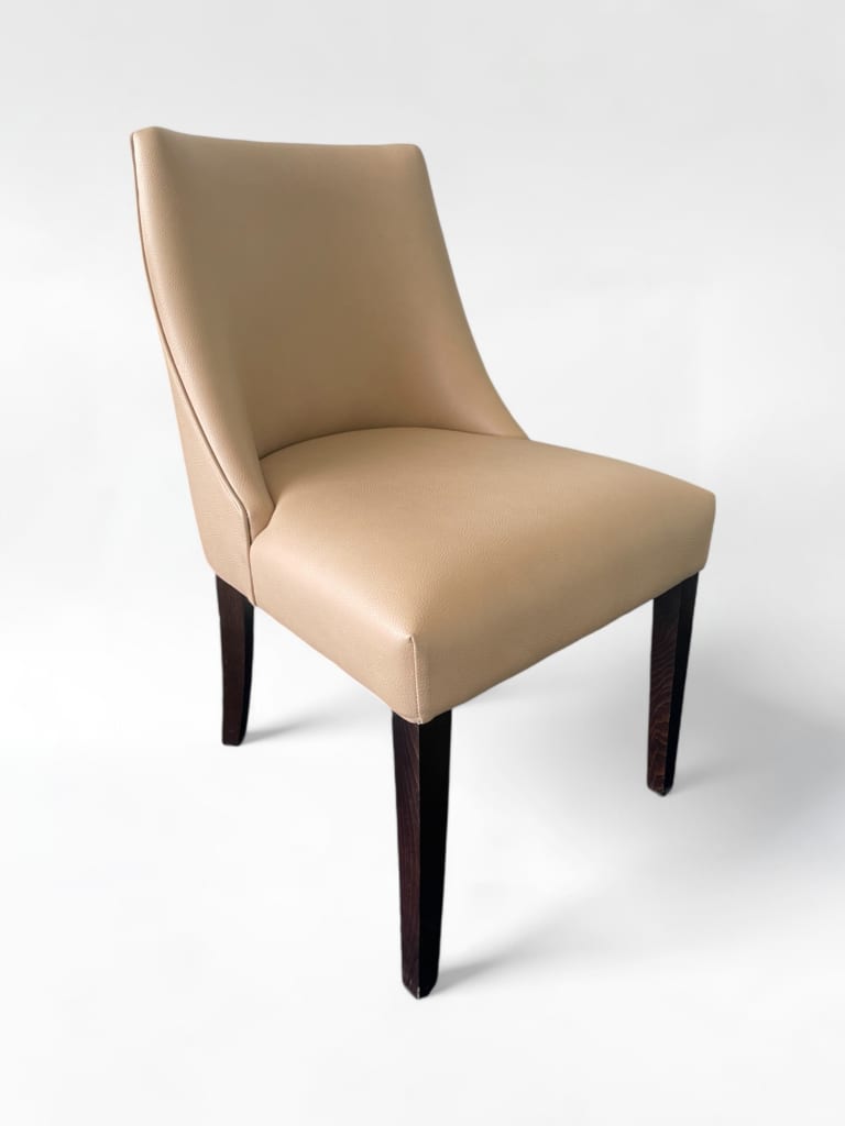 Chaise en cuir beige avec pieds en bois product image 1