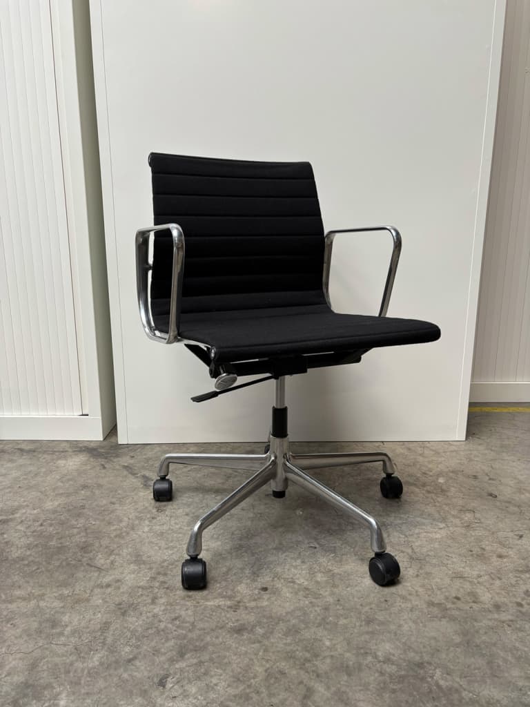 Eames Aluminium Stoel EA 117 / EA 118 | Stof product image 1