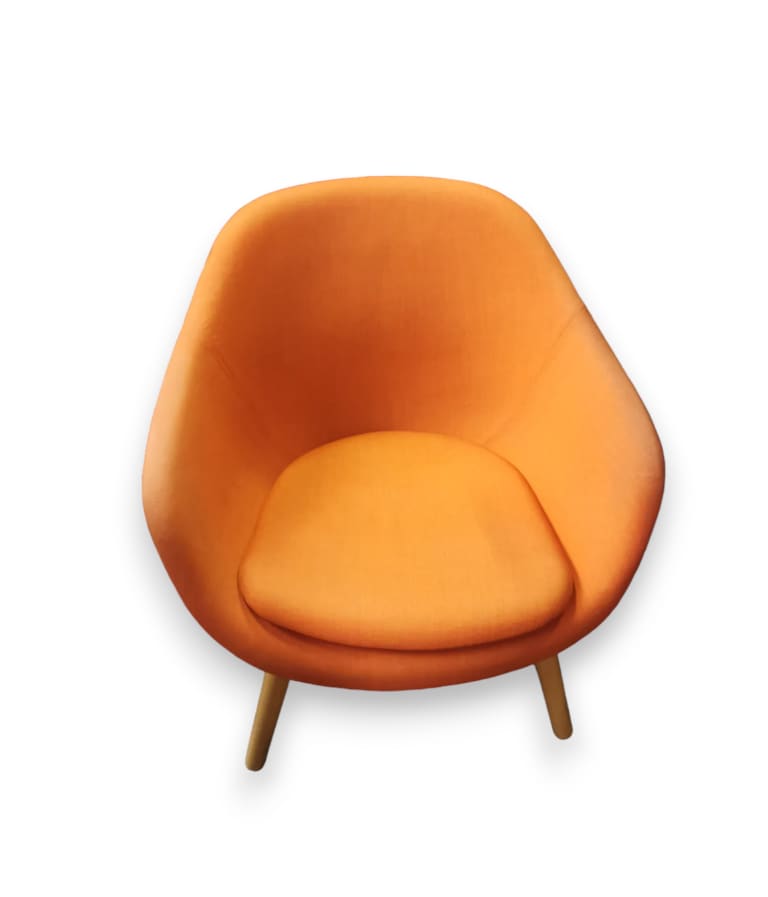 Fauteuil orange sur pieds en bois product image 1