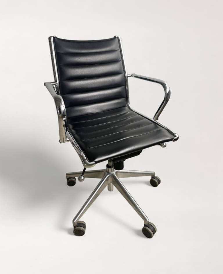 Sitland black leather office chair on wheels with damage product image 1