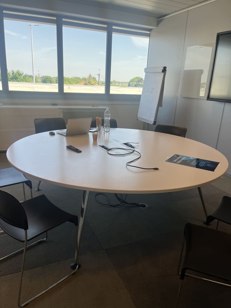 Vitra MedaMorph 220cm white round table product image 1