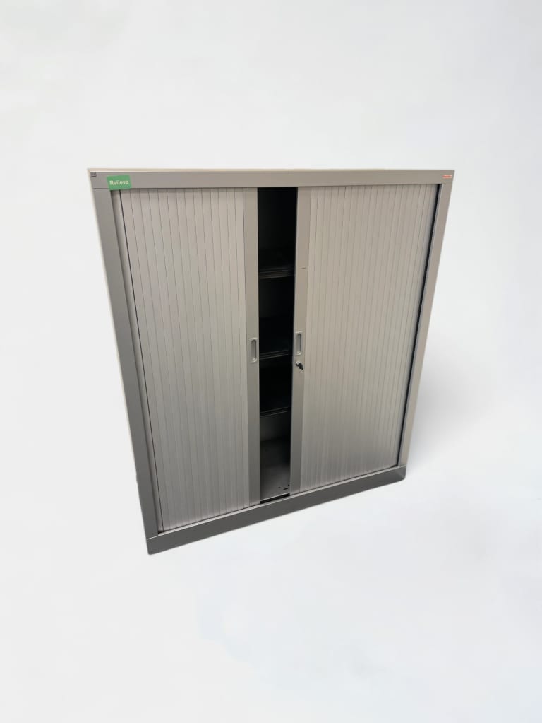 Armoire grise de 138 cm avec clé product image 1
