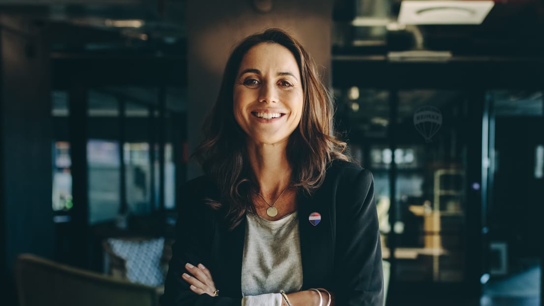 education-mobile remax woman