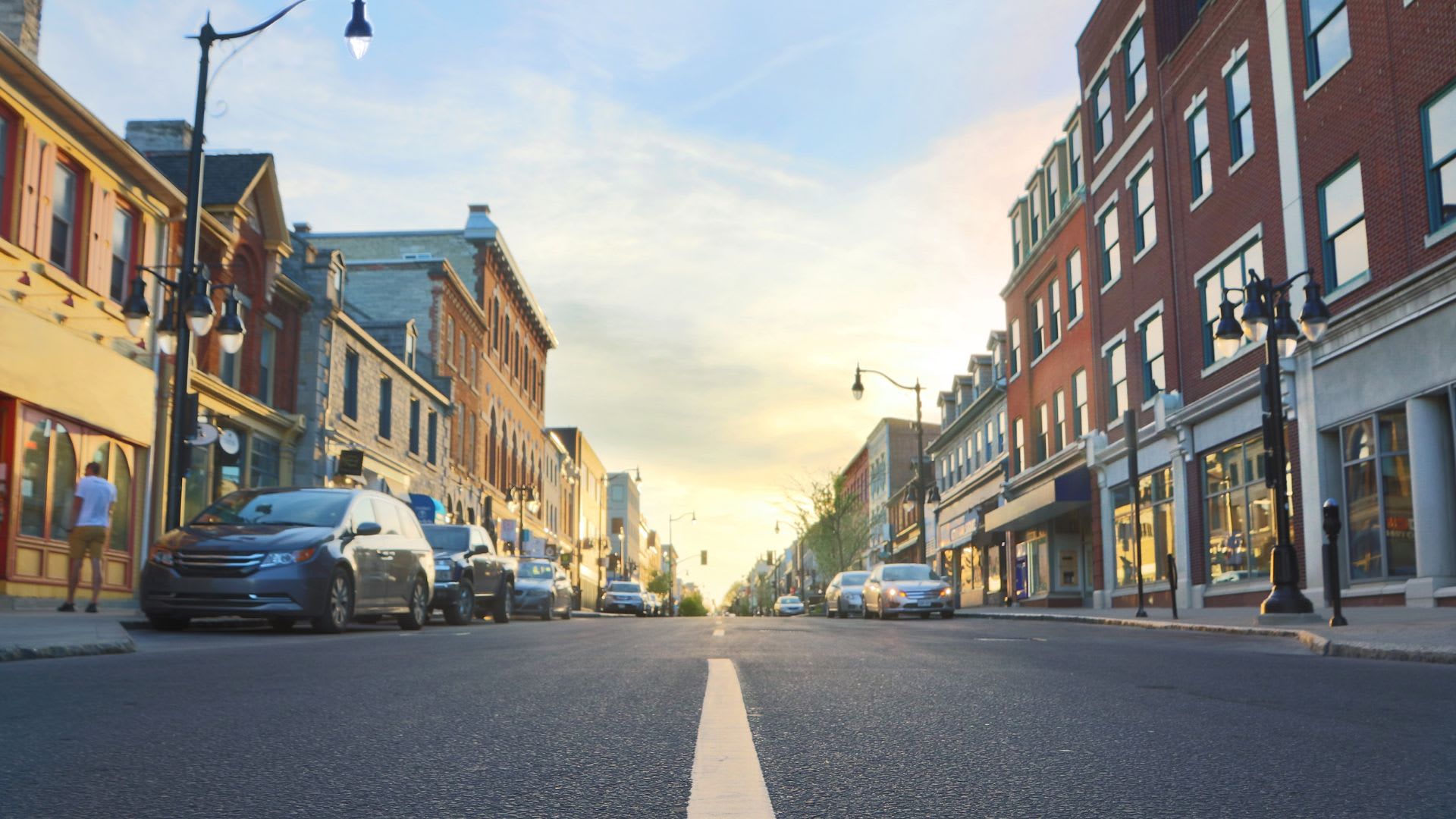 Moving to a Small Town: Pros & Cons