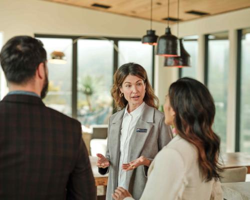 REMAX A RE/MAX agent using the Home Seller's guide with clients