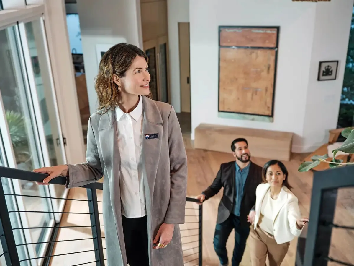 Werner_Fuji_2326_RD2-1 RE/MAX assisting a broker with her exit plan.