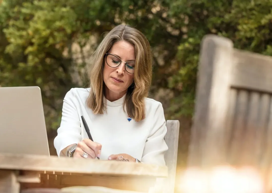 ma-top woman writing