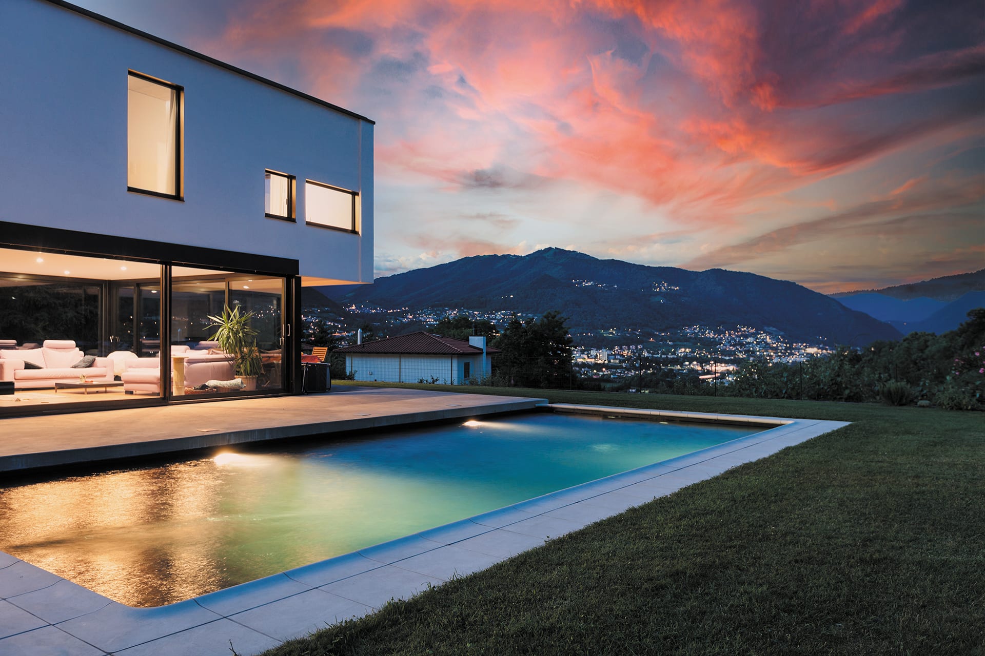 lux2x house at sunset