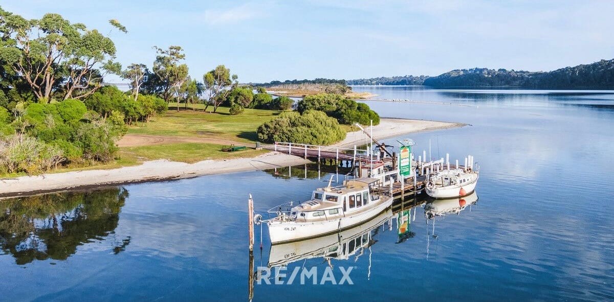 16238354-5-C040B85 Fraser Island, Victoria, Australia