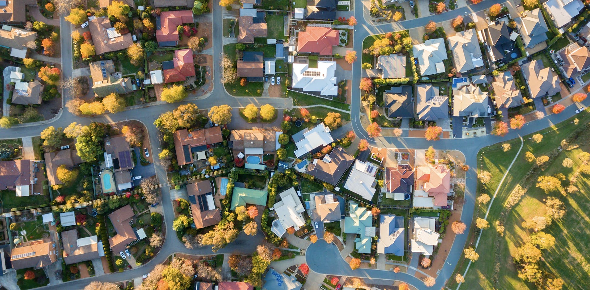 Neighborhood with foliage.