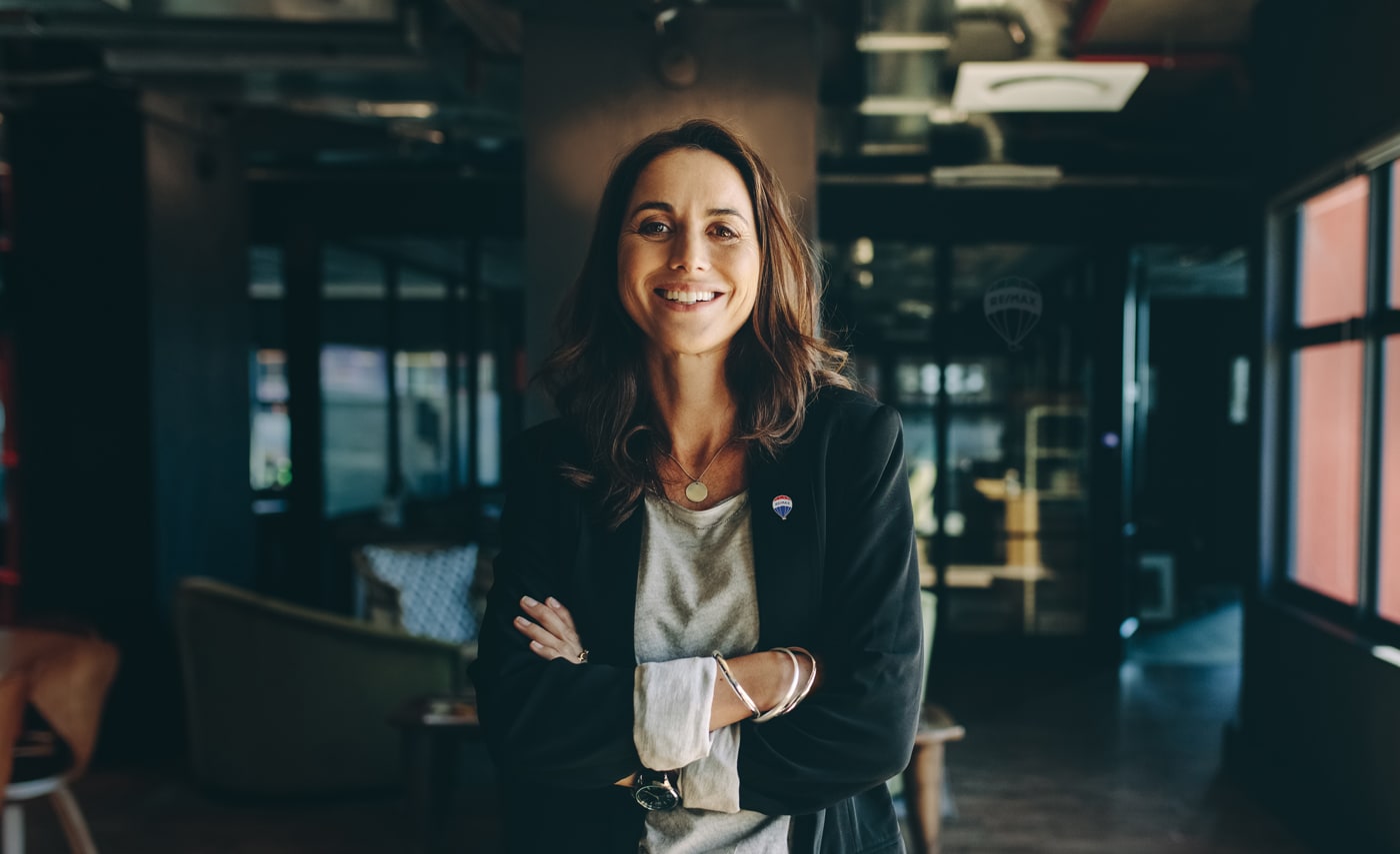 join-remax-realtor-wearing-pin woman with pin