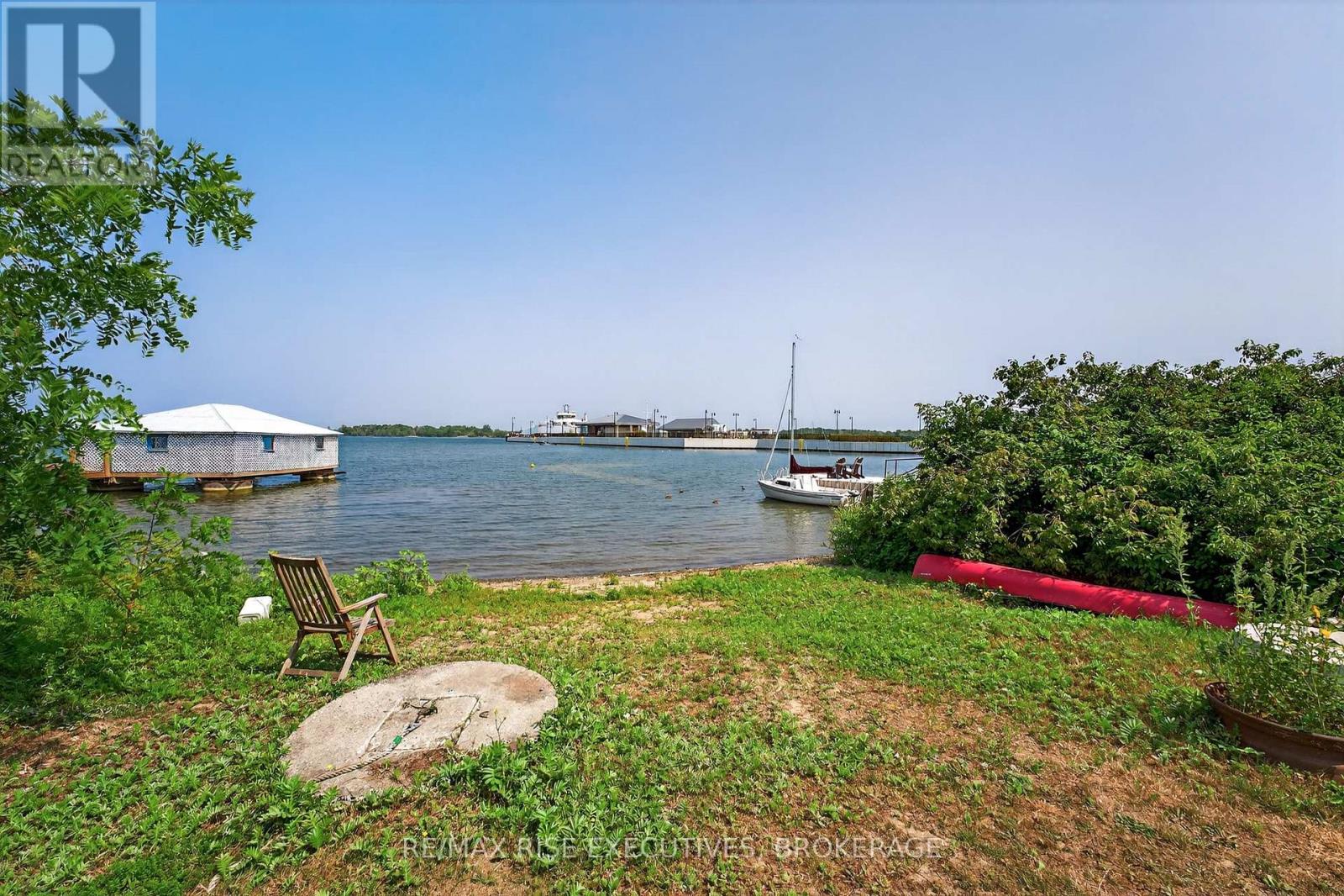 14 Highway 9r – Waterfront