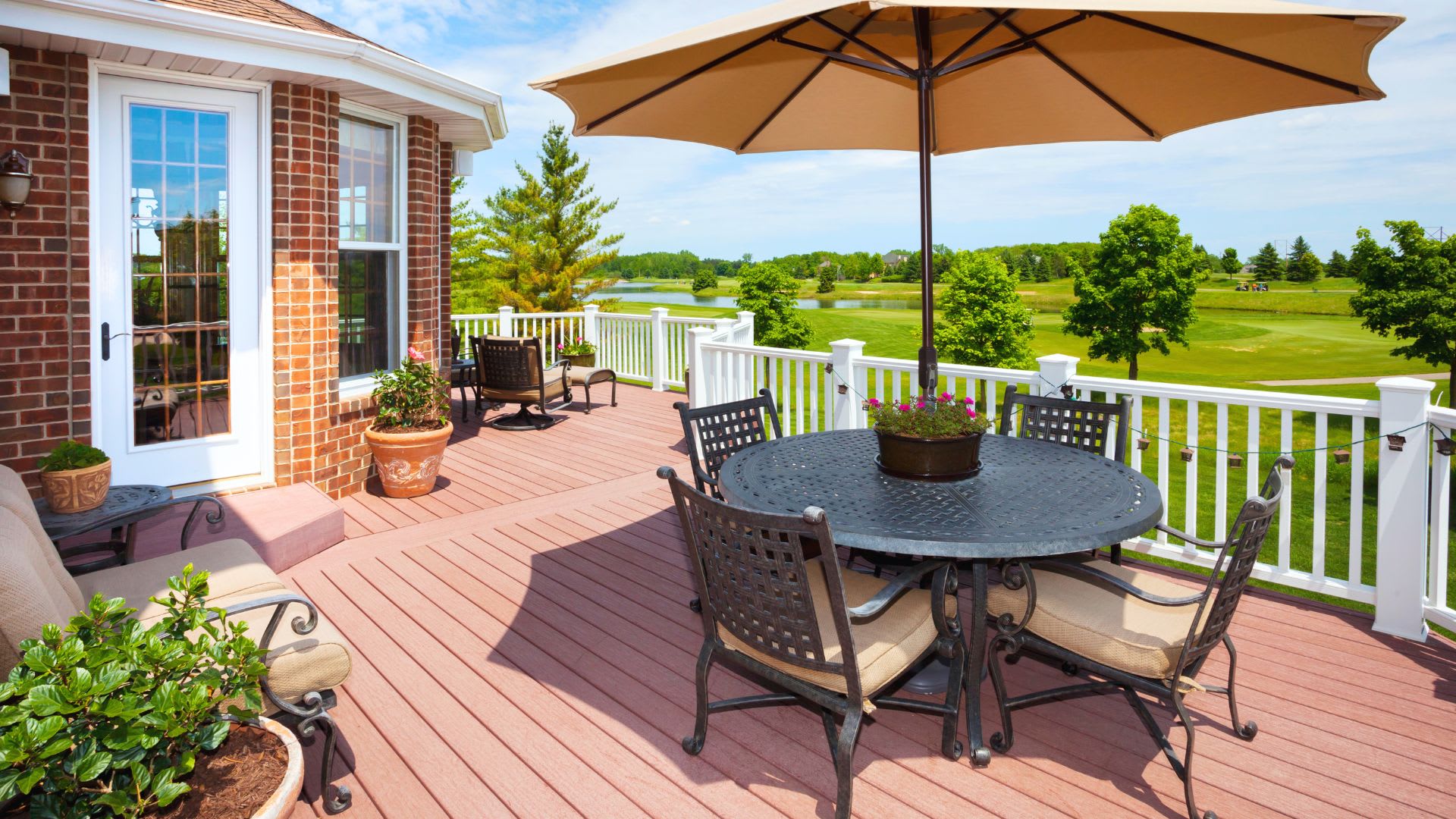 Gated Golf Communities vs. Open Golf Neighborhoods: What’s the Difference?