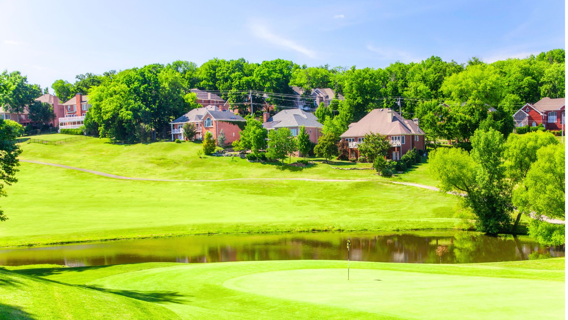 What to Know Before Buying a Golf Course Home