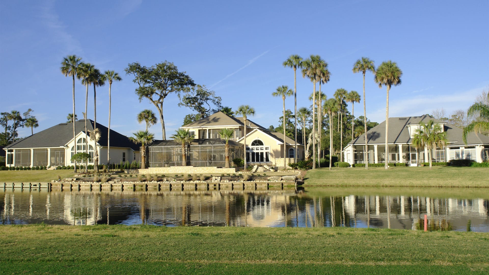 Pros and Cons of Living on a Golf Course Property