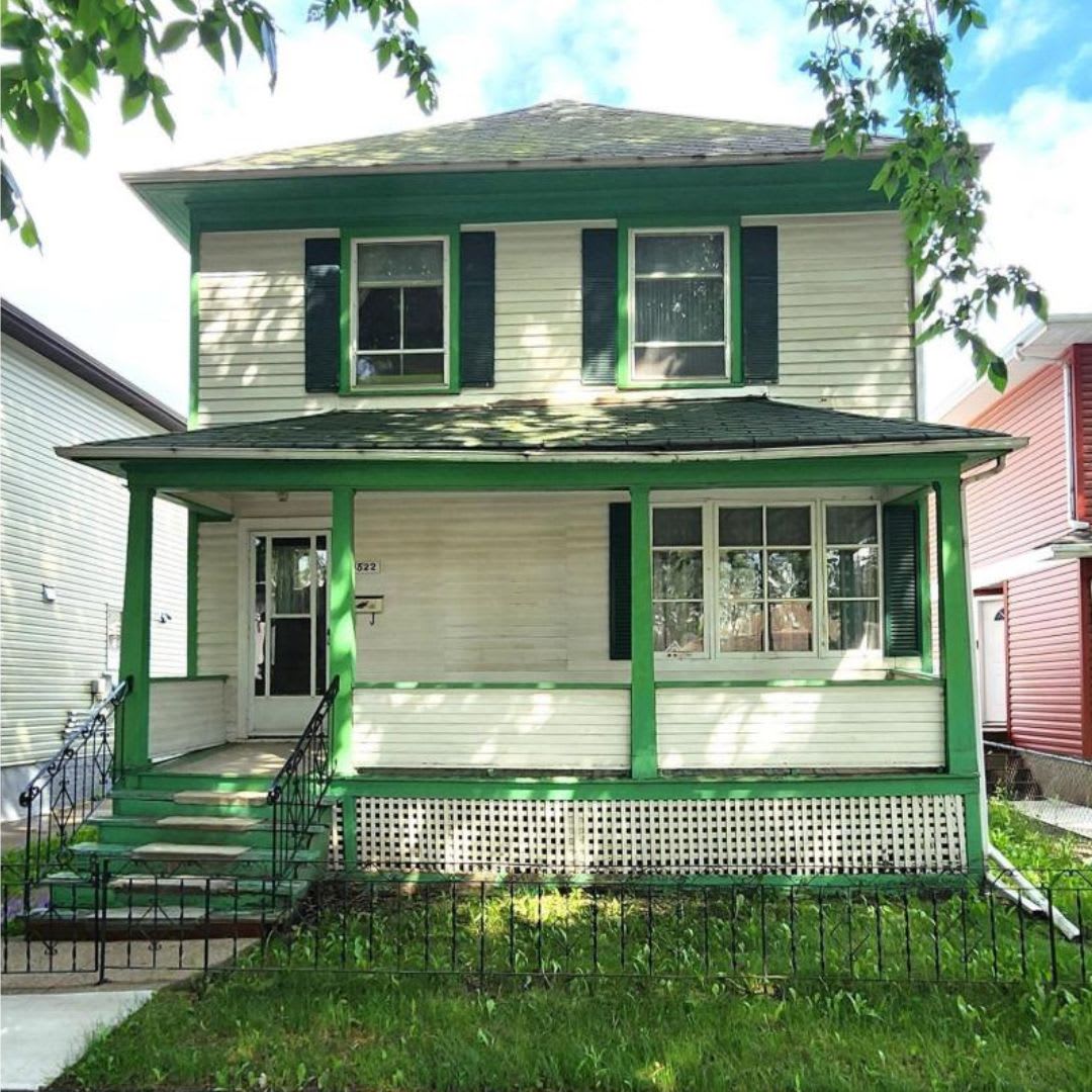 9522 110 AV NW Edmonton, Alberta (2)