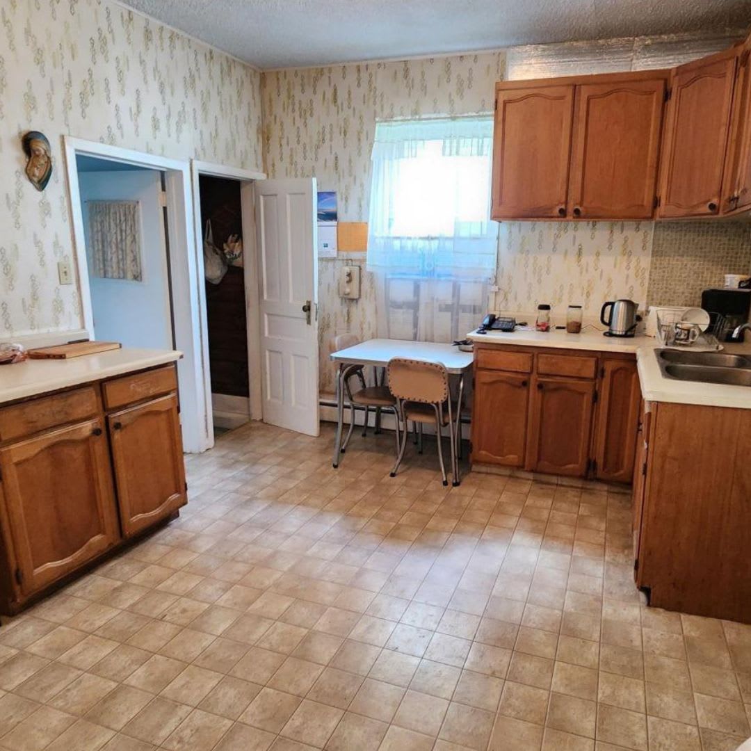 9522 110 AV NW Edmonton, Alberta (3)
