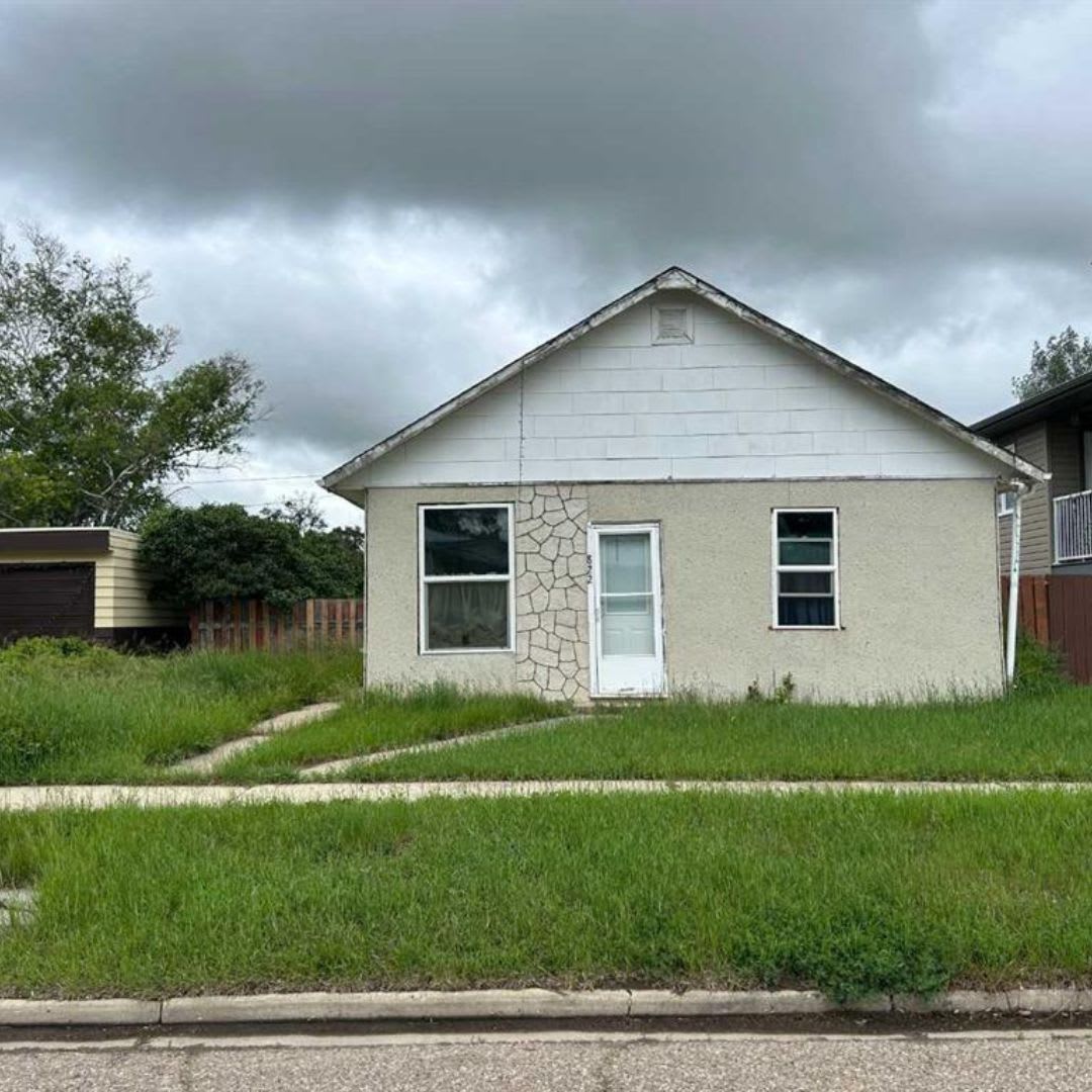 822 2 Street SE Redcliff, Alberta (2)