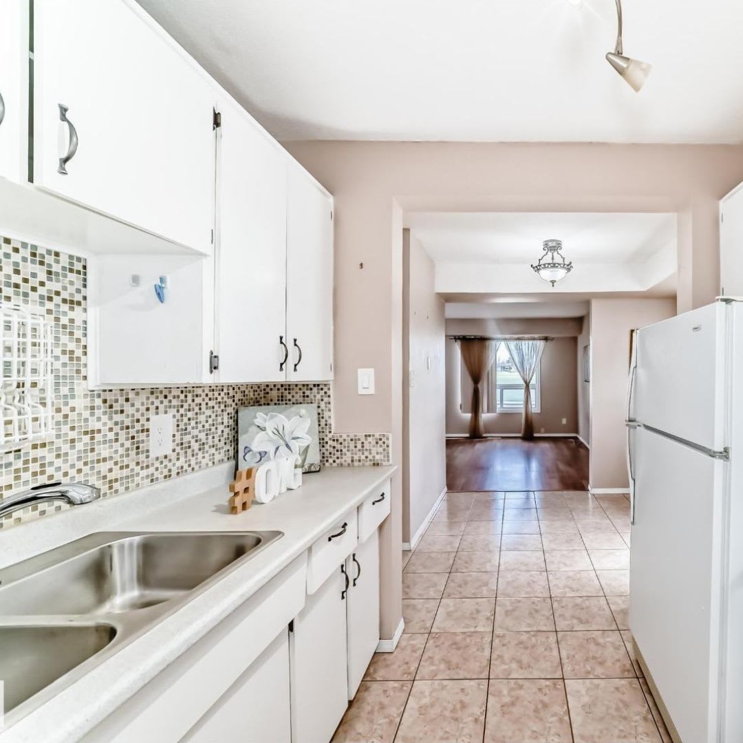 100 Dickinsfield Court NW Edmonton, Alberta (2)