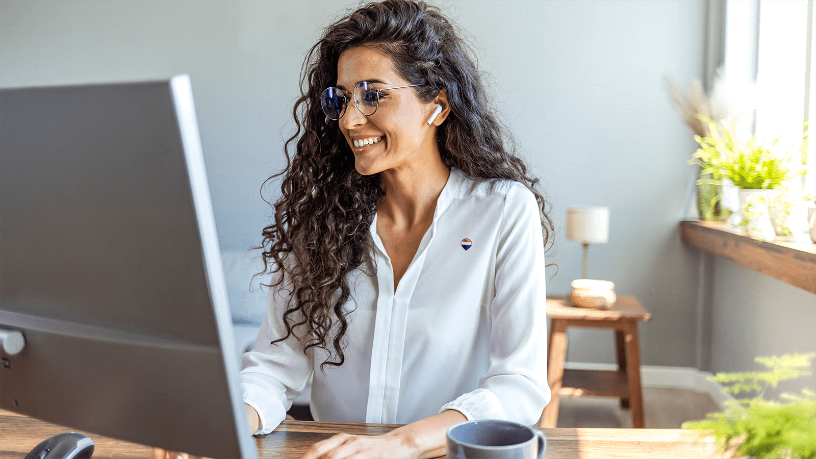 woman-on-computer_2394906ea26