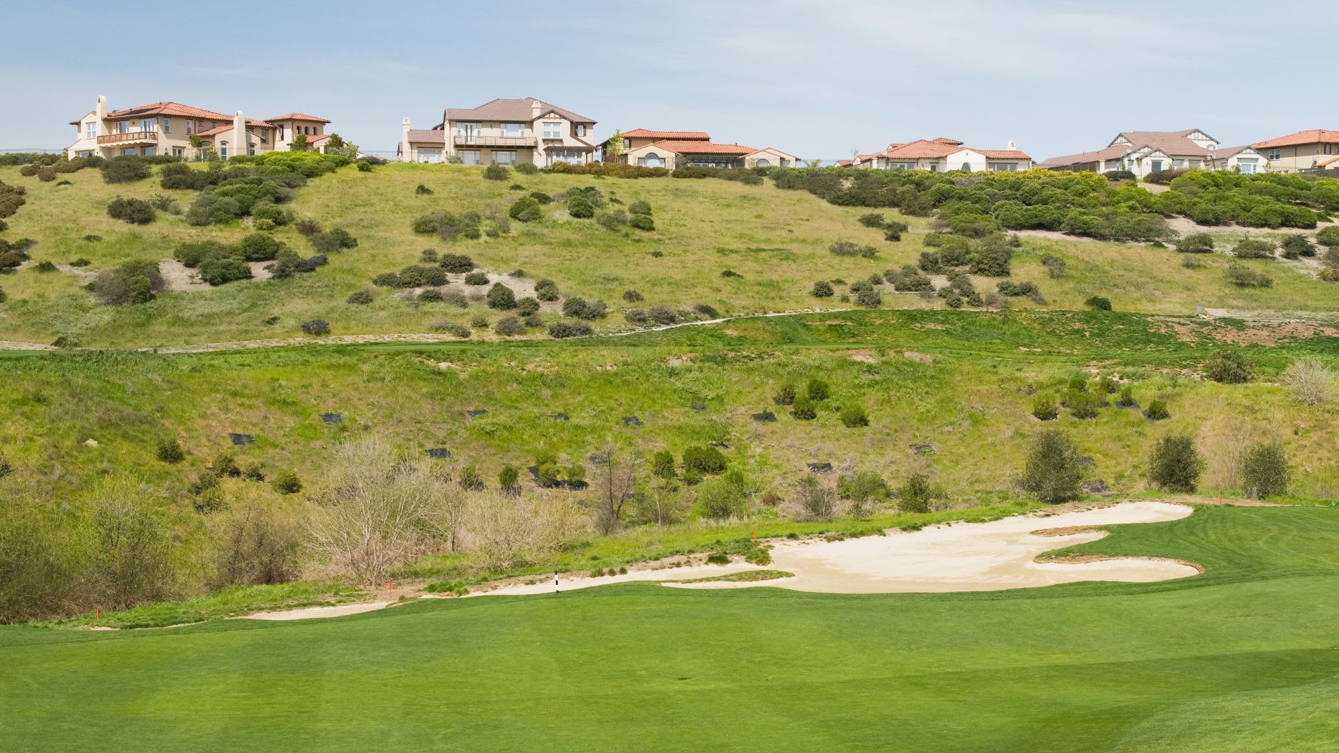 What It’s Really Like Living Beside a Golf Course Year-Round