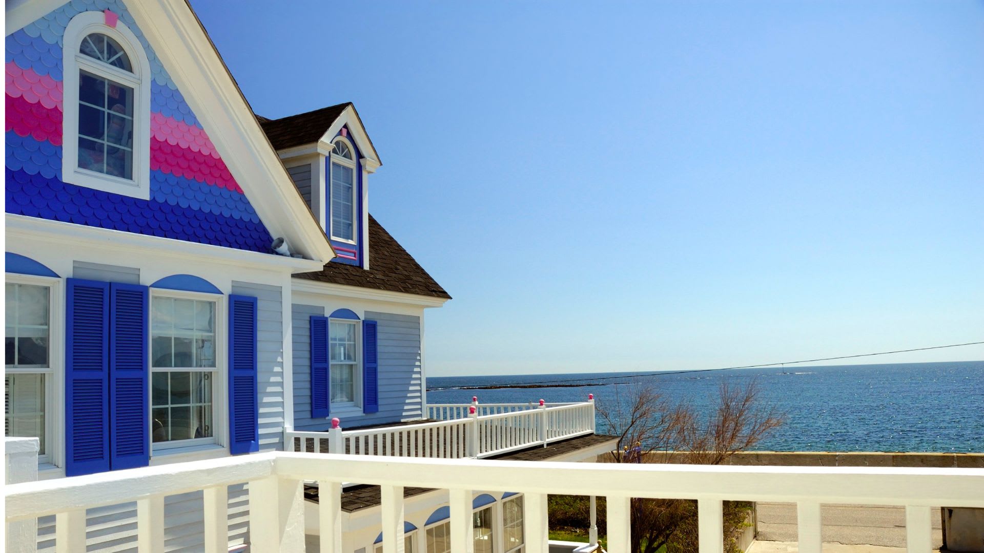 Golf Course Homes vs Waterfront Homes: Which Is Better?
