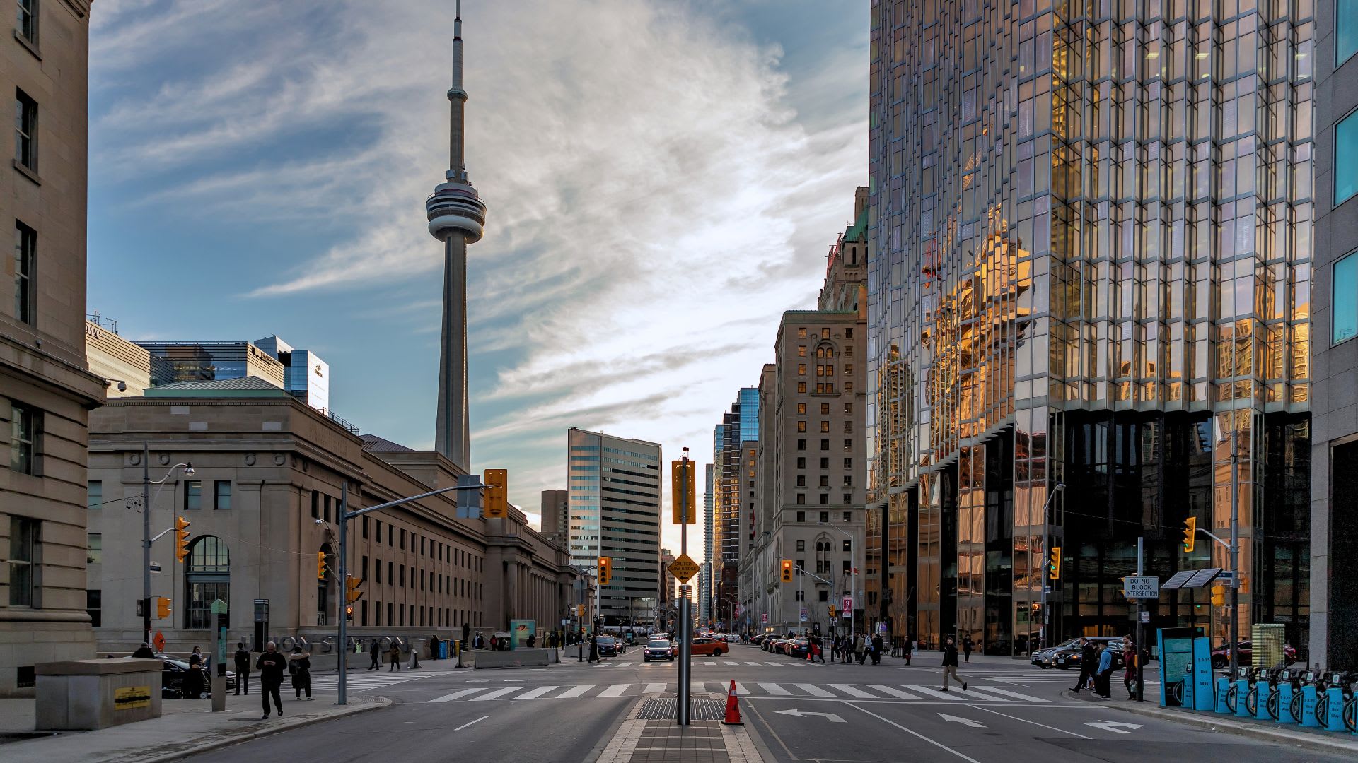Why Fixed Mortgage Rates Rise When the Bank of Canada Holds