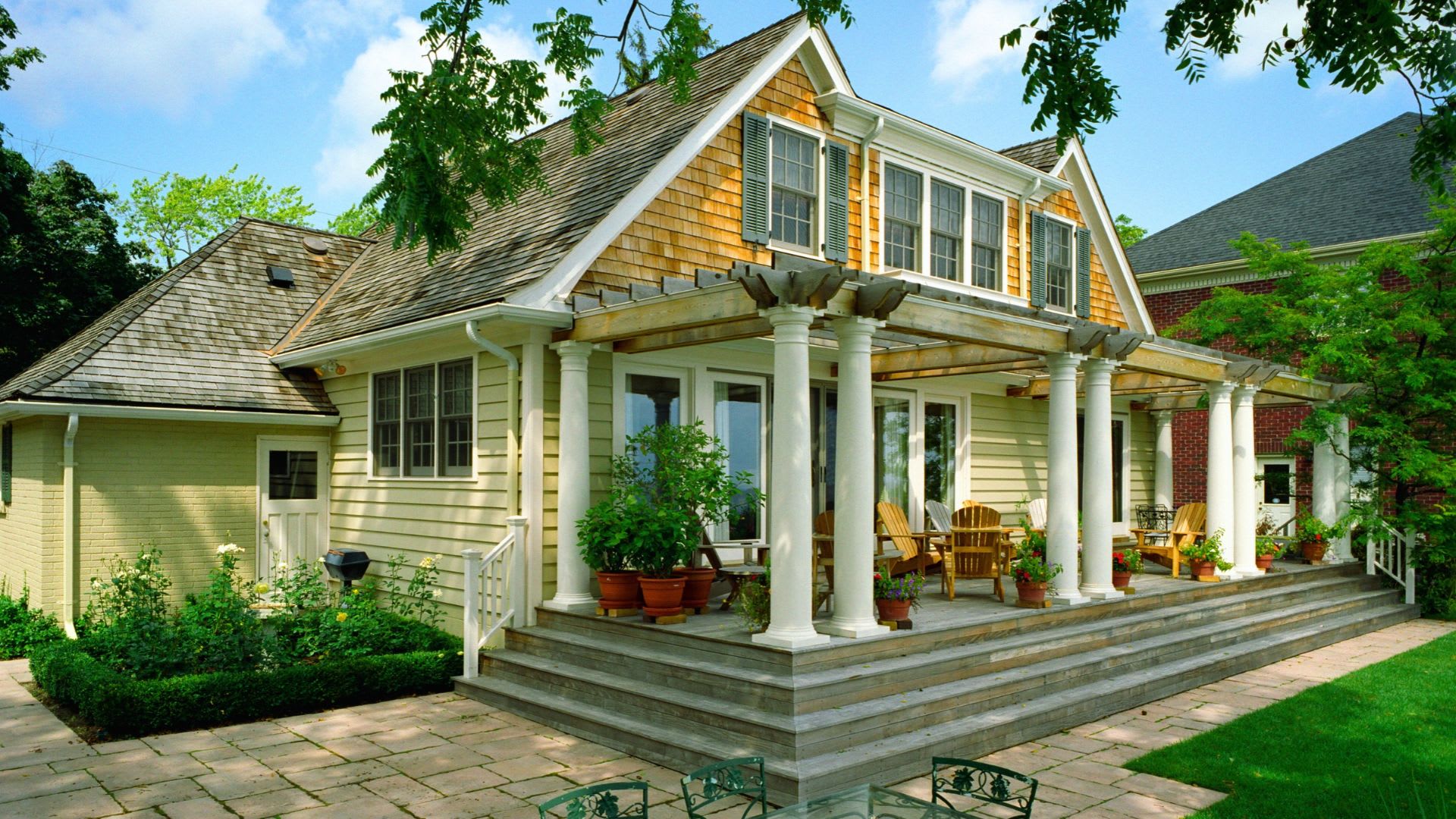 How Much Over Asking Price Should You Offer on a House?