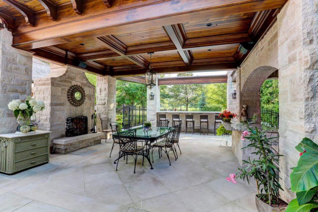 REMAX-Collection-luxury-homes-W3929970_170918045446930-1024×682