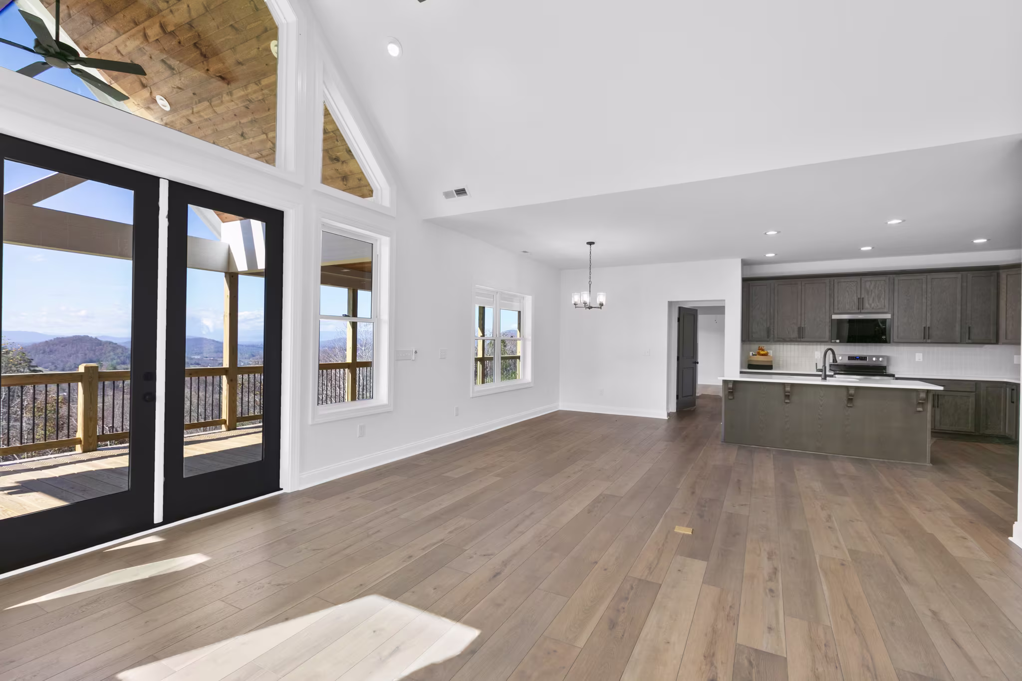 Blue Ridge - Interior Photo 6