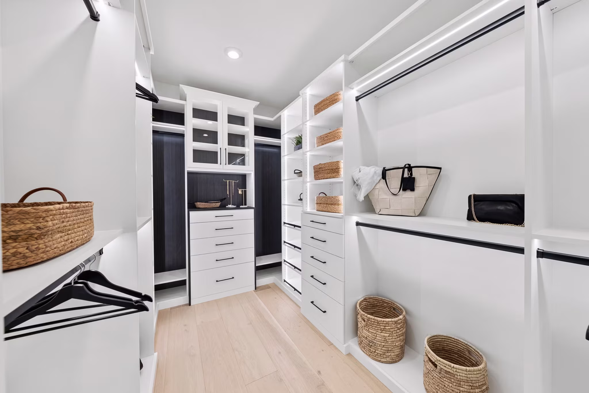 Candice - Interior Photo 5